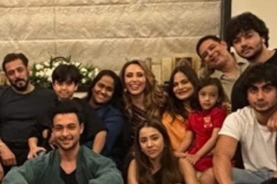 Salman Khan Celebrates Rumoured GF Lulia Vantur’s Birthday With His Family, Photo Goes Viral; See Here
