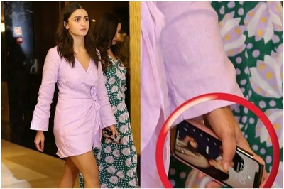 A Sneak Peek Into Alia Bhatt's Phone Reveals Her Wallpaper is a Romantic Photo with Ranbir Kapoor