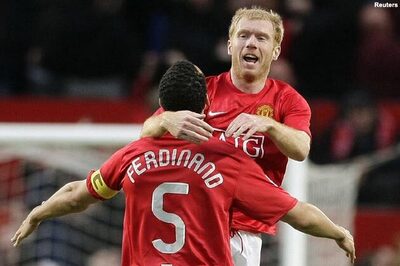 Scholes winner gives Man United late win