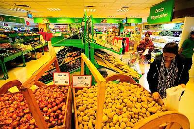 Retail Inflation Eases to 3.15% in July; Experts Advise Caution on Floods, Lag in Kharif Sowing