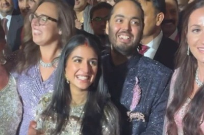 Radhika Merchant Flaunts Sindoor, Anant Ambani Holds Her in His Arms at Reception; Video Goes Viral