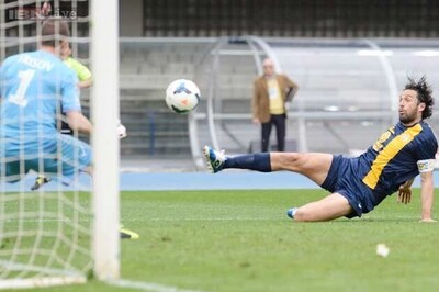 Luca Toni double helps Verona thrash Catania 4-0 in Serie A