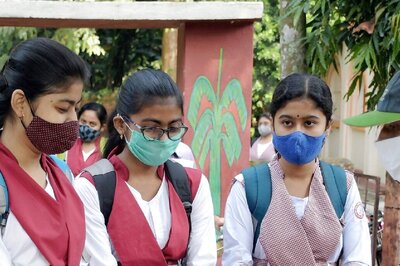 Delhi Schools Fear Closure as Covid-19 Cases Spike Again, Teachers Step Up Measures, Experts Call for In-Person Classes