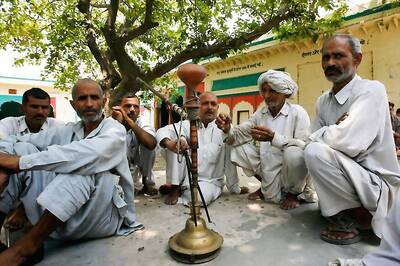 UPSSSC Recruitment 2018: 1953 Gram Panchayat Adhikari and Other Posts, Apply before 25th June