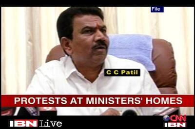 Women shouldn't dress provocatively: Patil