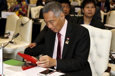 Singapore PM shows off coding skills with a computer program he wrote years ago