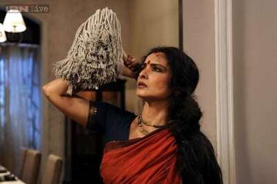 'Super Nani' first look: Rekha emulates Nargis' 'Mother India' pose