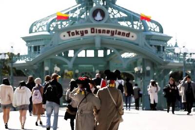 Tokyo Disneyland to Close Through Mid-March Amid Soaring Concerns of Coronavirus