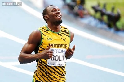 Usain Bolt breezes into 200 final at World Championships