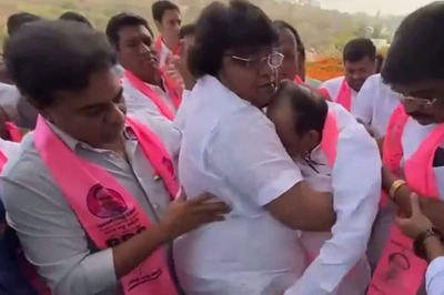 Watch | Former Telangana Dy CM Mahmood Ali Faints During Republic Day Celebrations in Hyderabad