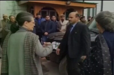 Sonia Gandhi visits Mehbooba, Congress says 'nothing political'