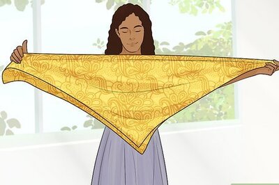 How to Wrap Your Hair in a Headscarf Before You Sleep