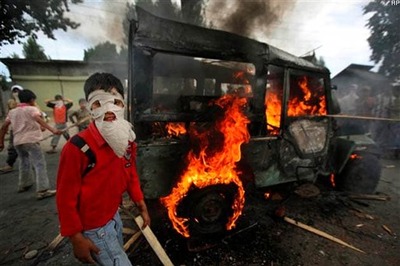 Violence has no place in Kashmir: Geelani