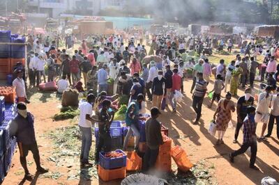 Social Distancing Goes for a Toss in Mangaluru as Officials Relax District Lockdown for 9 Hours