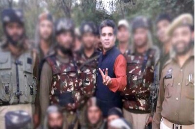 BJP MLA Ravinder Raina's Photo Op With Soldiers During Sunderbani Encounter Raises Eyebrows