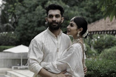 Mouni Roy Twins With Hubby Suraj Nambiar On Their Romantic Getaway, Calls Him Cute; See Pics