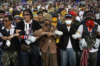 Thailand: Demonstrators vow to protest despite deadly blast