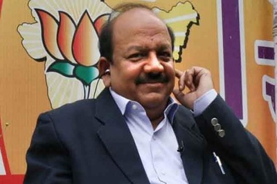 Delhi: Vardhan woos Muslims, distances himself from Malhotra's remark