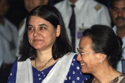 Maneka defends Varun, slams Cong's 'anti-Sikh acts'