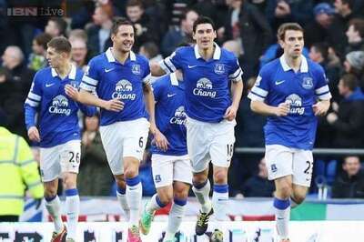 Everton move into top 4 by beating Norwich 2-0