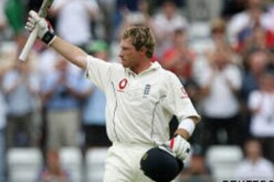 Bell, Pietersen put Pak on backfoot