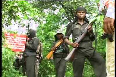Maoists blow up buildings in Jharkhand
