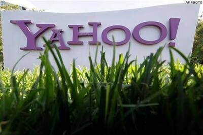 Yahoo announces auction of 'premium' domain names