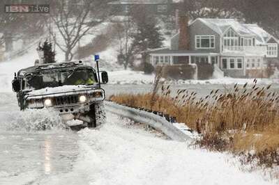 Heavy snowfall blankets US northeast