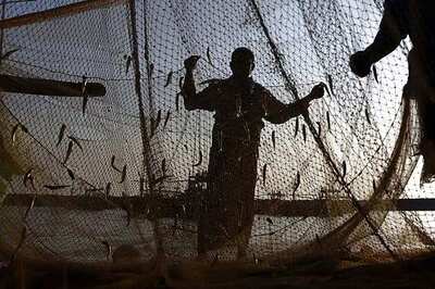 Lankan navy attack Indian boats with stones, logs