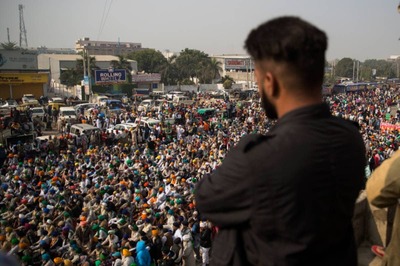 Govt Considering Convening Special Parliament Session to Amend Parts of New Farm Laws