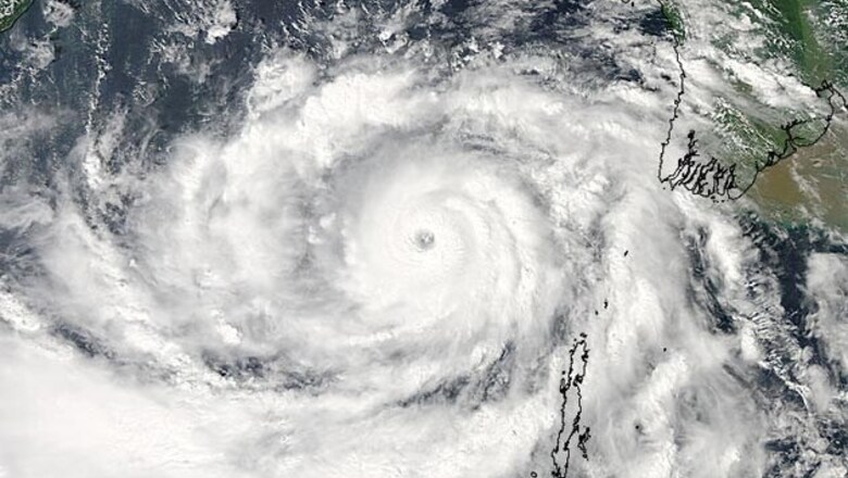 Cyclone Phailin: 14 deaths reported so far, situation grim