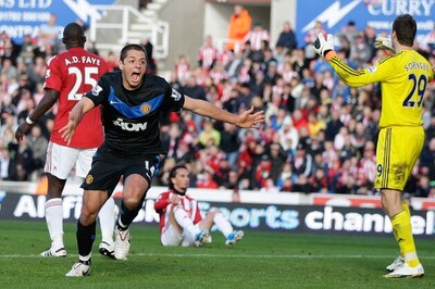 Man United survive scare to beat Stoke 2-1