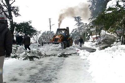 Heavy snowfall in Himachal Derails Normal Life