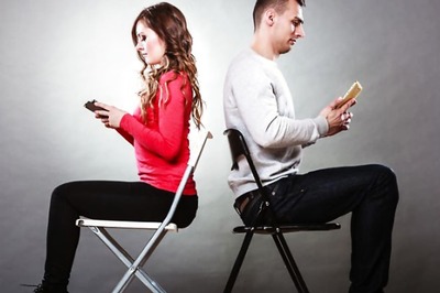 How Texting and Sexting Can Impact Our Romantic Relationships