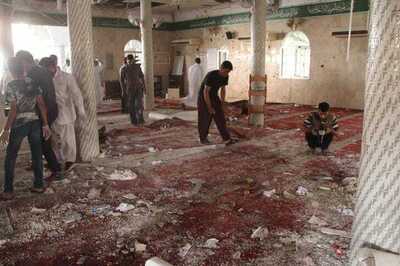 Islamic State suicide bomber attacks Saudi Shiite mosque, killing 21