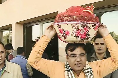 Drawing Govt Attention to Rajasthan's Worst Locust Attack, MLA Enters Assembly with Basket of Insects