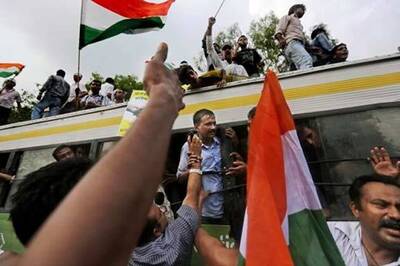 Split widens as Kejriwal, Kiran Bedi move apart