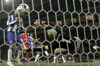 Porto register easy win against poor Arsenal