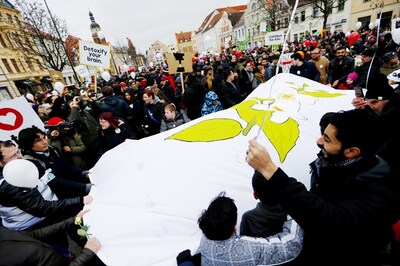 Arab Refugees March Against Hate in German City Hit by Rising Tensions
