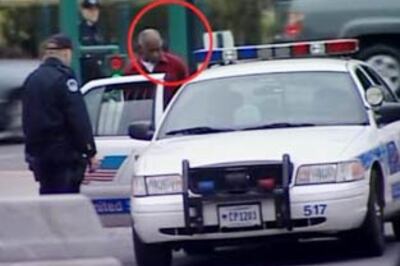 Threat to Obama, man held with rifle at US Capitol