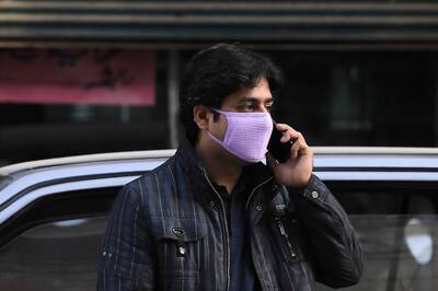 'Be Kind’: Canadian Woman Comforting Delhi Man Who Lost Loved Ones to Covid-19 Wins Hearts