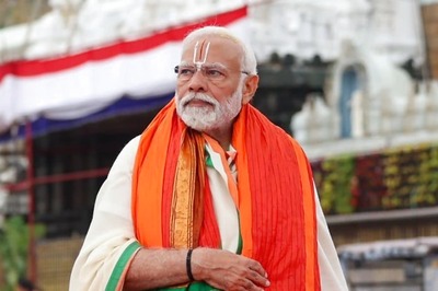 PM Modi Offers Prayers at Lepakshi Temple in Andhra Pradesh