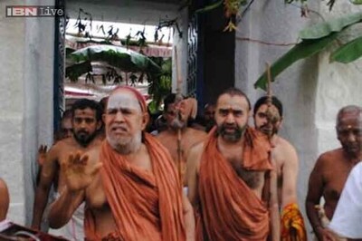 Kanchi Sankaracharya Jayendra Saraswati stable after hospitalisation in Nellore