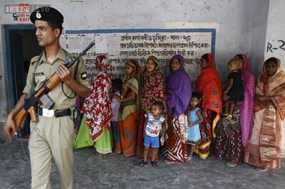 Lok Sabha polls: Massive turnout in West Bengal, 82 pc voting recorded