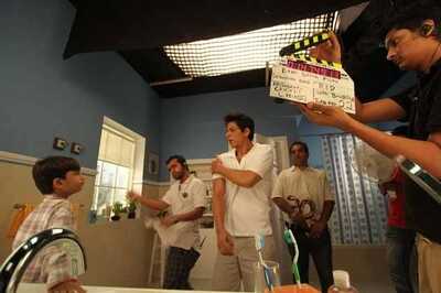 SRK shoots for ad despite fever