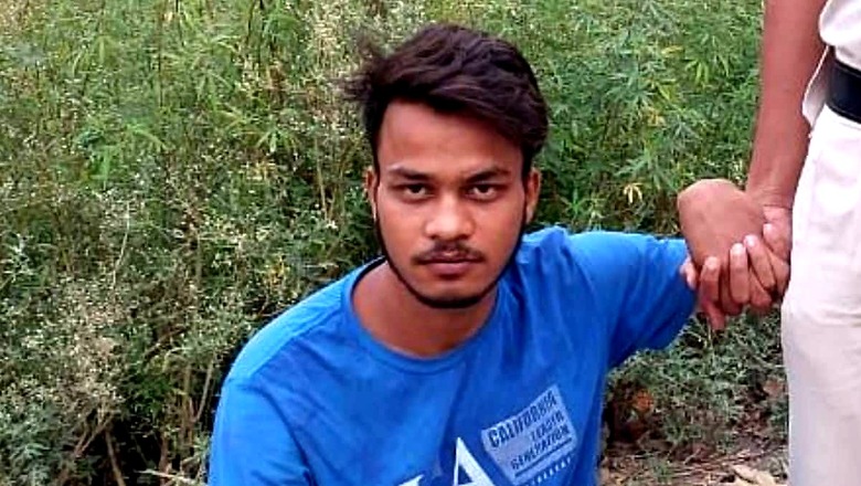 Delhi Murder: New Video Shows Accused Waiting for Teen Girl Moments Before Killing | WATCH