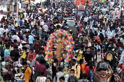 25% Drop in Jabs Count, Unutilised Stocks Tripling to 15 Cr & Crowded Markets: What's Making the Centre Anxious