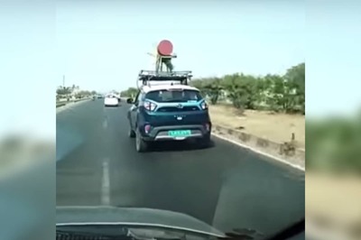 The Curious Case of Tata Nexon EV With Rooftop Mounted Windmill in Gujarat: Check Video
