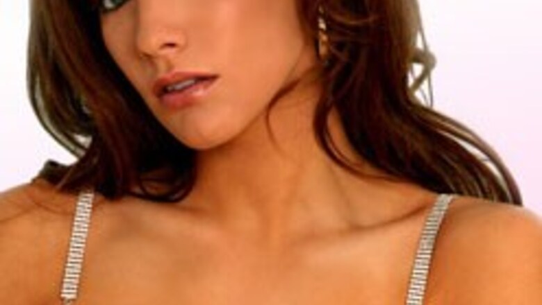 Ladies with ugly bra straps watch out!