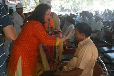 Ex-servicemen celebrate Raksha Bandhan with their sisters at Jantar Mantar